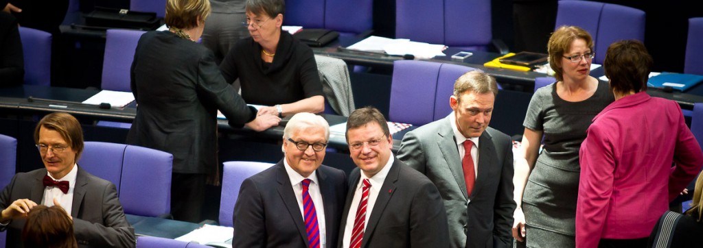 Andreas Rimkus mit Frank-Walter Steinmeier im Plenarsaal des Deutschen Bundestages