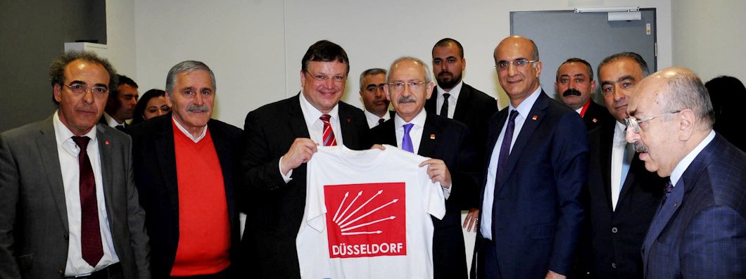 Düsseldorfs SPD-Vorsitzender Andreas Rimkus MdB begrüßte 15.000 Sympathisanten der türkischen sozialdemokratischen Partei CHP im ISS-Dome