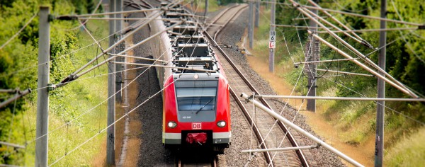 Zeichen auf Grün für einen RRX-Halt in Düsseldorf-Benrath und für Lärmschutz durch ein fünftes und sechstes Gleis in Angermund