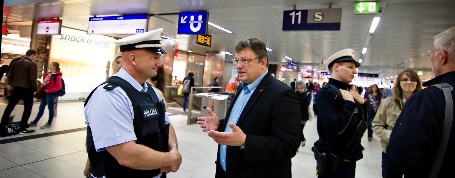 „Sicherheit im Luft- und Bahnverkehr muss uns etwas wert sein" - Besuch bei der Bundespolizei am Düsseldorfer Hauptbahnhof und Flughafen