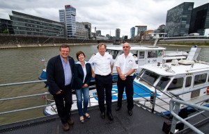 Andreas Rimkus, Polizeipräsidentin des Polizeipräsidiums Duisburg Dr. Elke Bartels, Polizeidirektor Wolfram Elsner, Leiter der Direktion Wasserschutzpolizei des Polizeipräsidiums Duisburg und Polizeihauptkommissar Volker Suchomel, Dienststellenleiter der Wasserschutzpolizeiwache Düsseldorf (v.l)