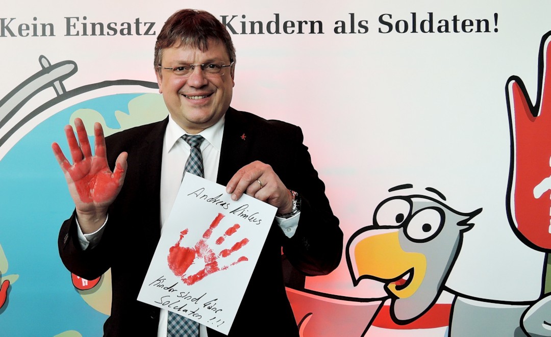 Keine Waffen in Kinderhände! – Andreas Rimkus unterstützt die Aktion Rote Hand