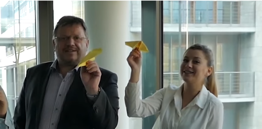 Ryanair Cabin Crew zu Besuch im Bundestag