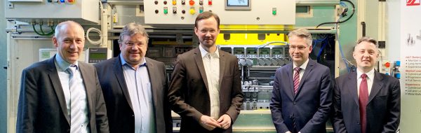 Andreas Rimkus in Marsberg: Besichtigung der Komponentenherstellung für die Batteriezellproduktion in NRW