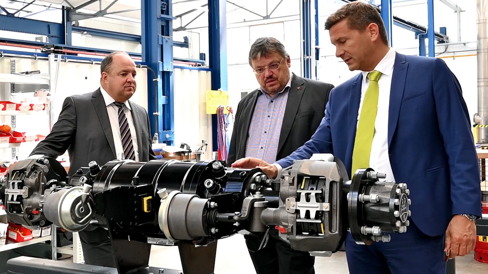 Innovationen für die Elektromobilität aus NRW: elektrisch angetriebene Achsen für LKW und Transporter